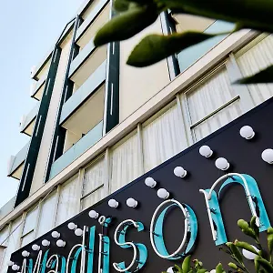 https://hotel-madison-marebello.riccione-hotels.org